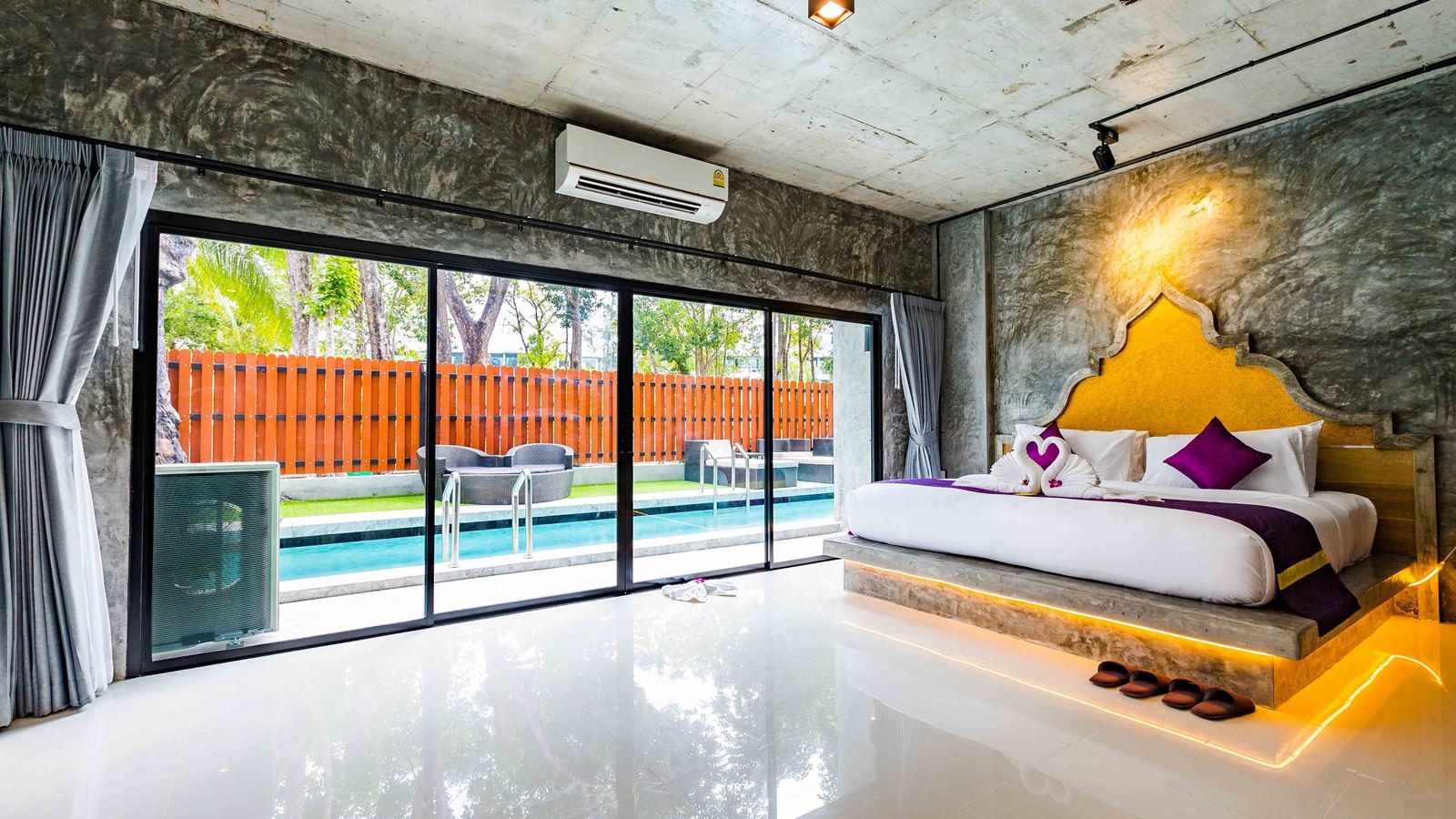 rooms-grand-deluxe-pool-access