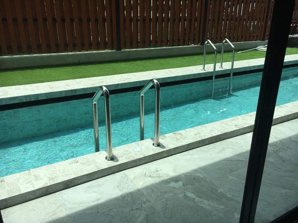 rooms-deluxe-pool-access