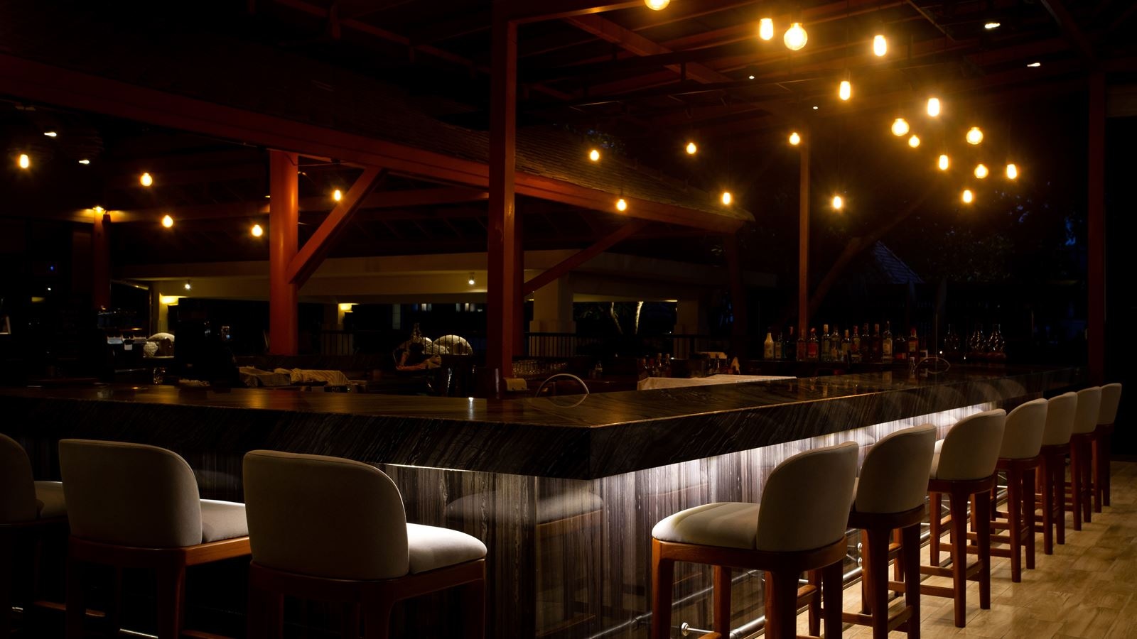 restaurants-the-breeze-restaurant