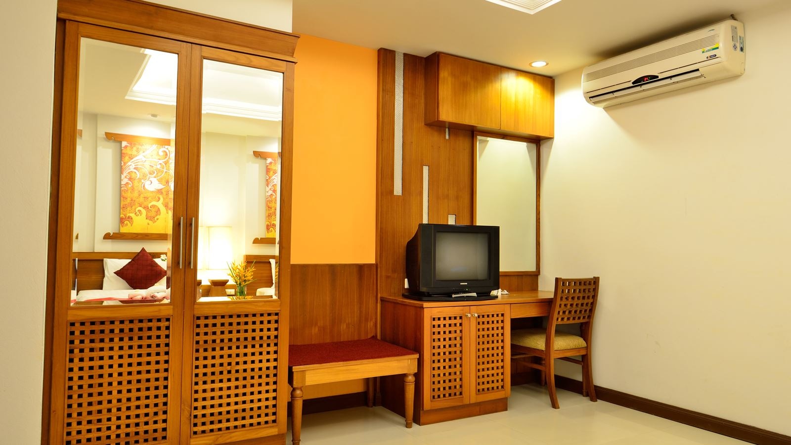 rooms-first-room-building