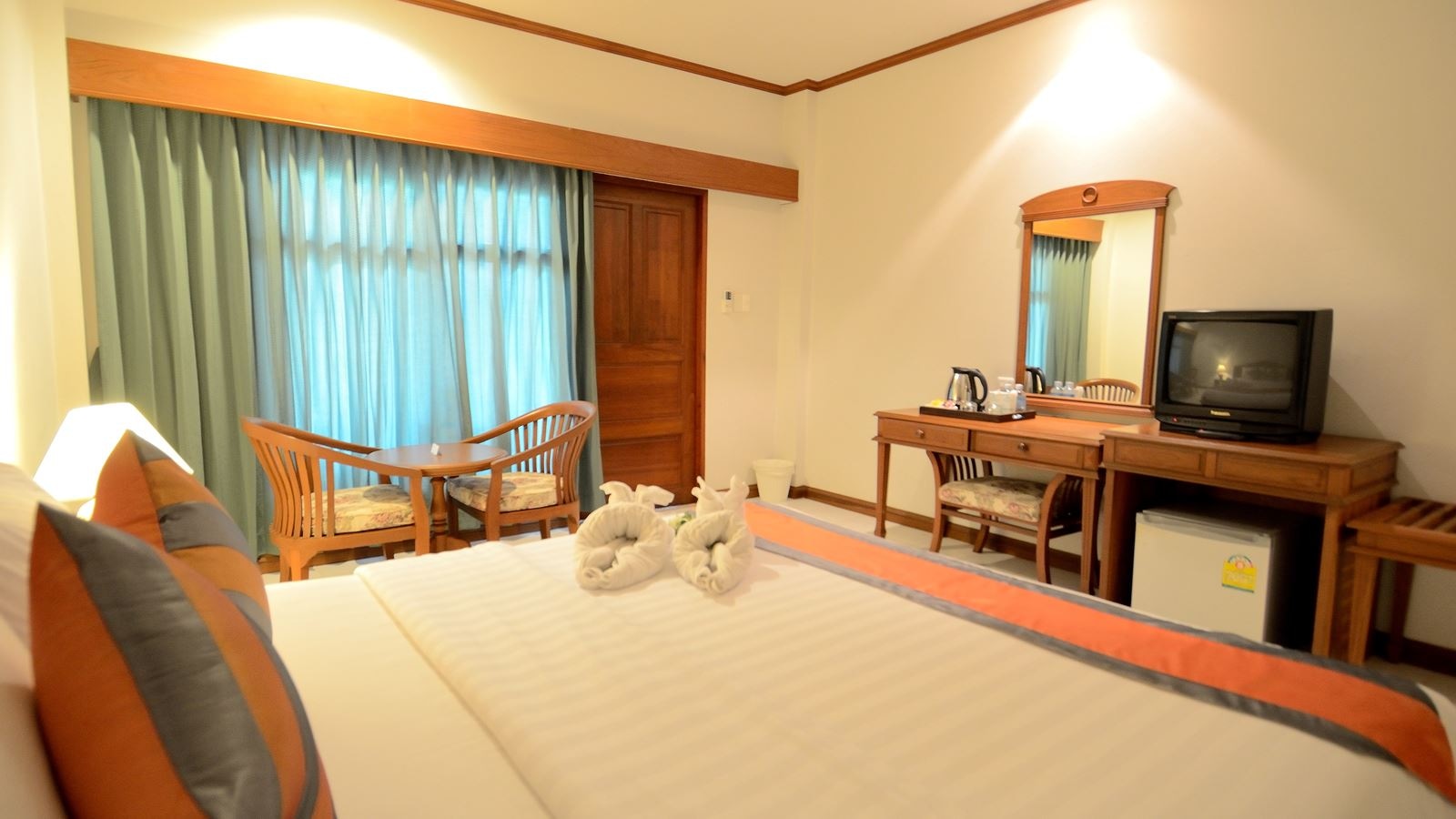 rooms-deluxe-room-building