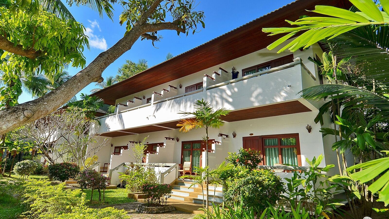 rooms-deluxe-room-building