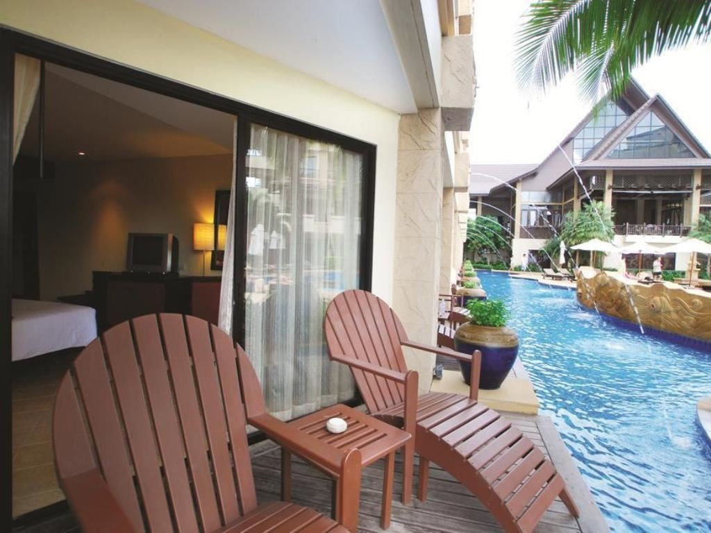 rooms-deluxe-pool-access