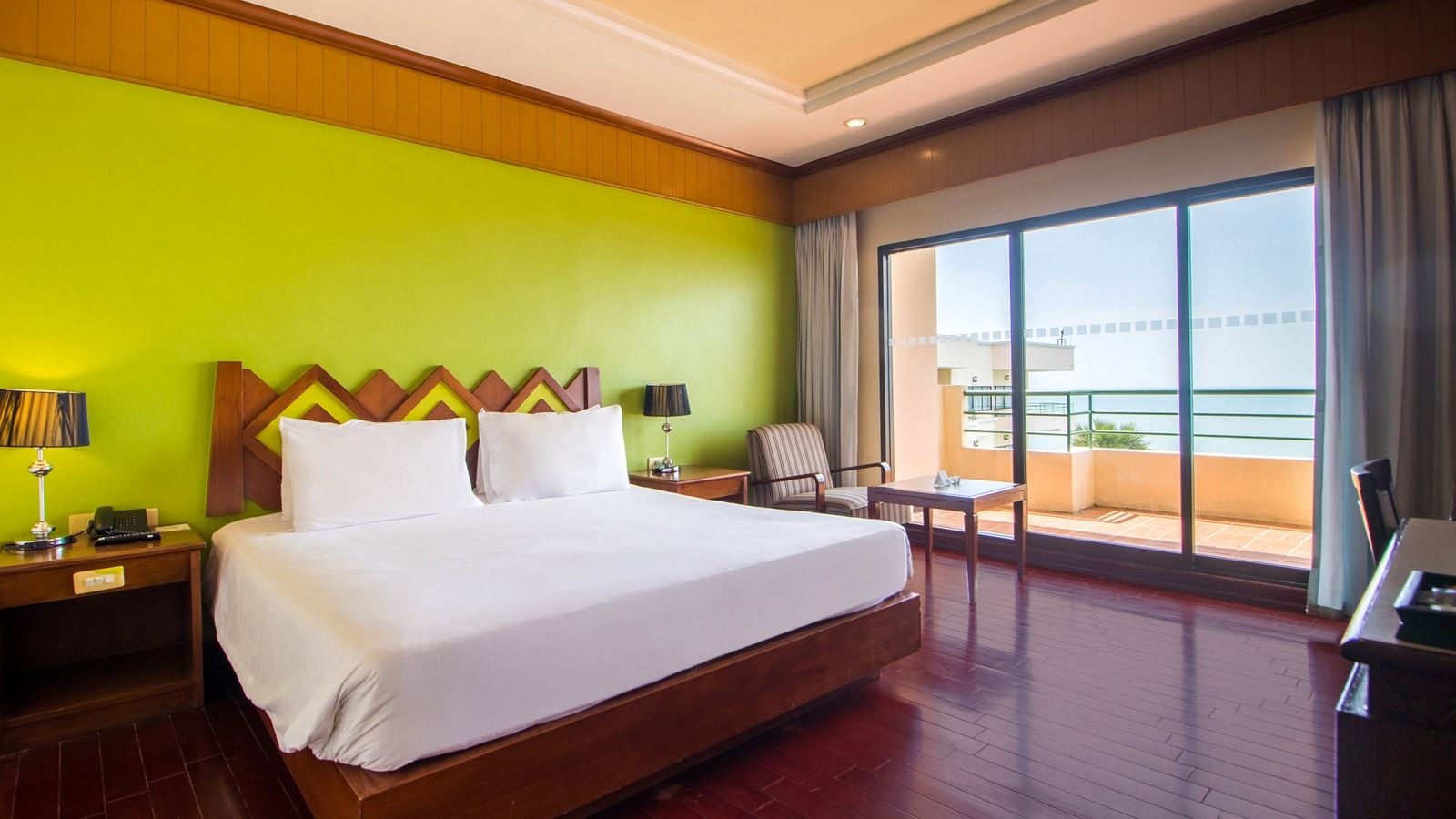 rooms-deluxe-sea-view