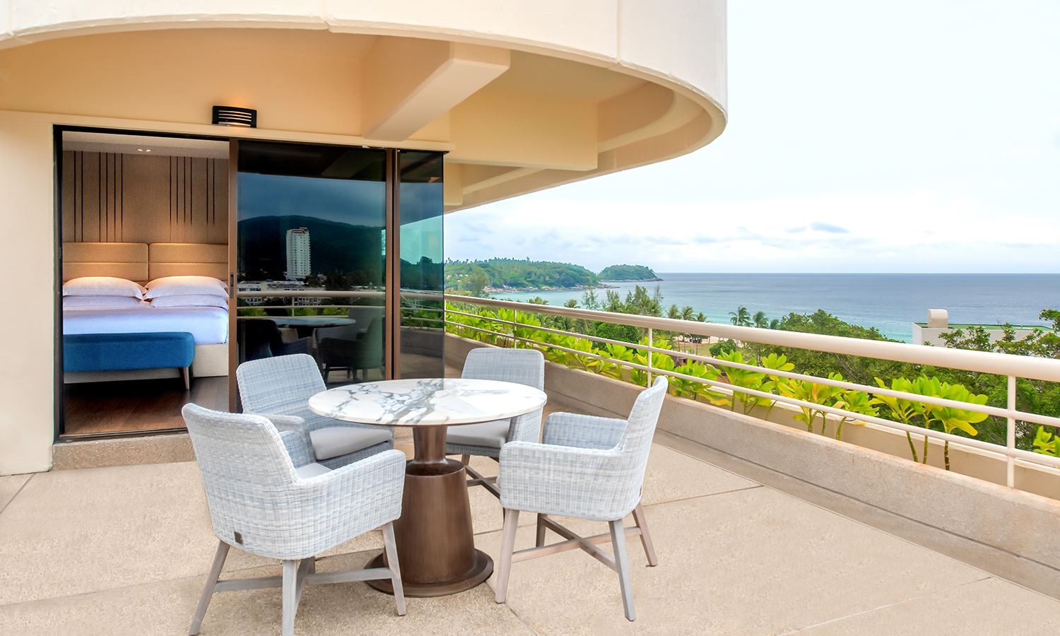 rooms-superior-deluxe-suite