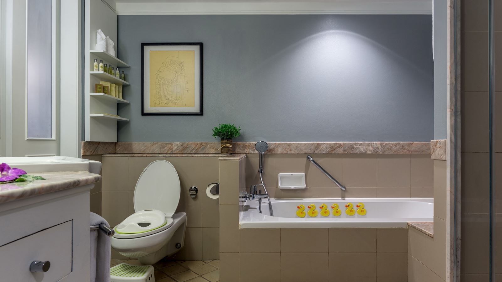 rooms-superior-family-room