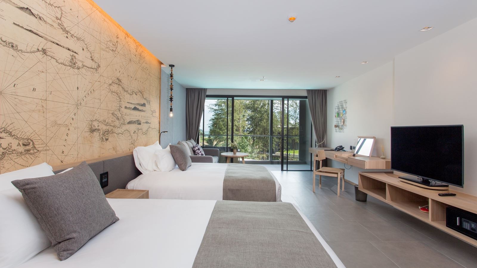 rooms-deluxe-poolside-2nd-chd-share-bed