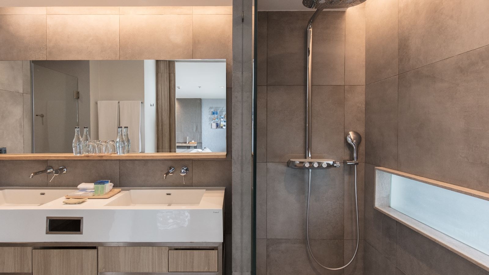 rooms-deluxe-oceanside