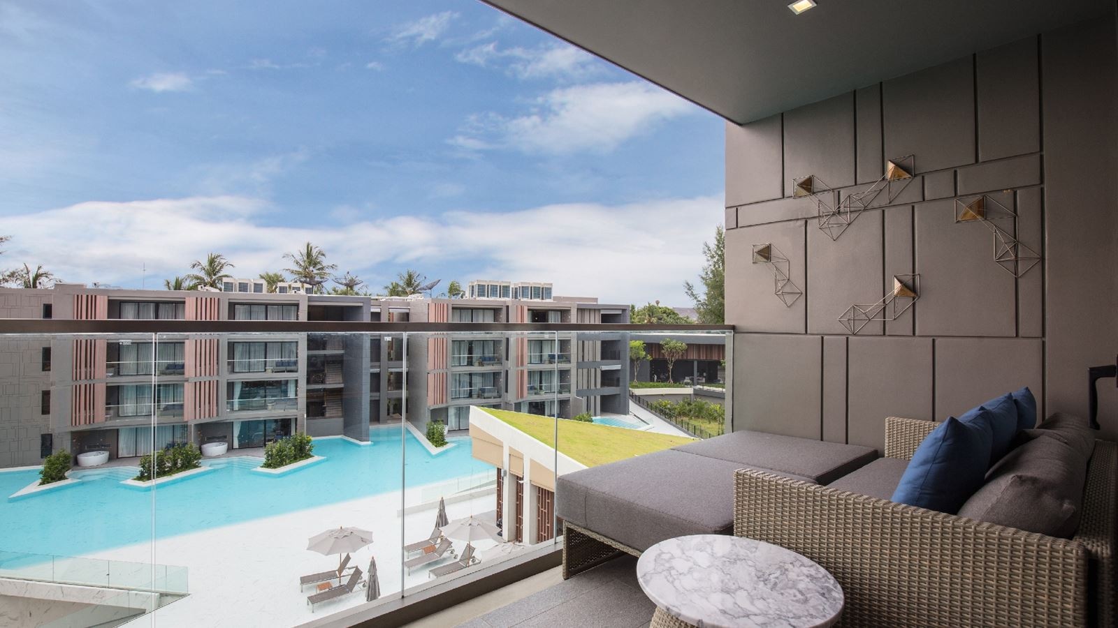 rooms-deluxe-oceanside