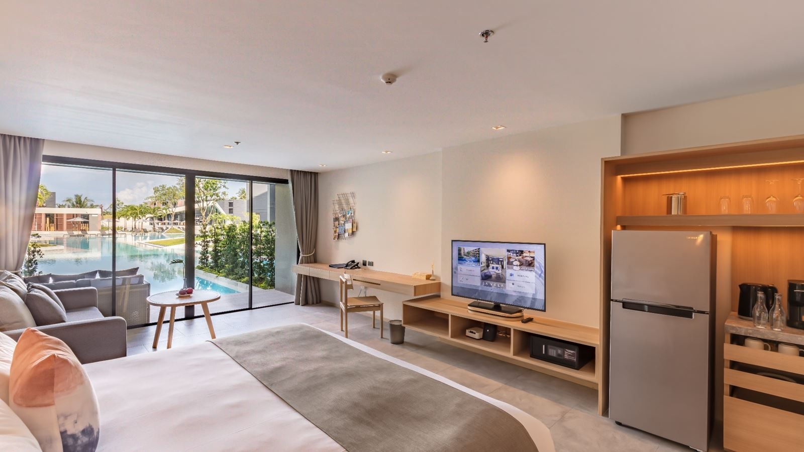 rooms-pool-access-room-2nd-chd-share-bed