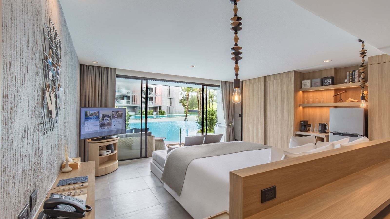 rooms-pool-access-grand