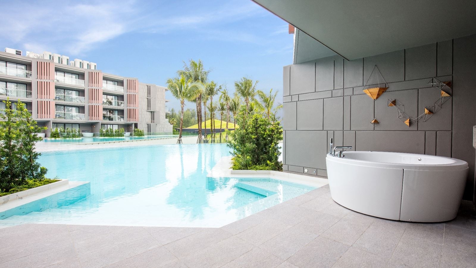 rooms-pool-access-grand