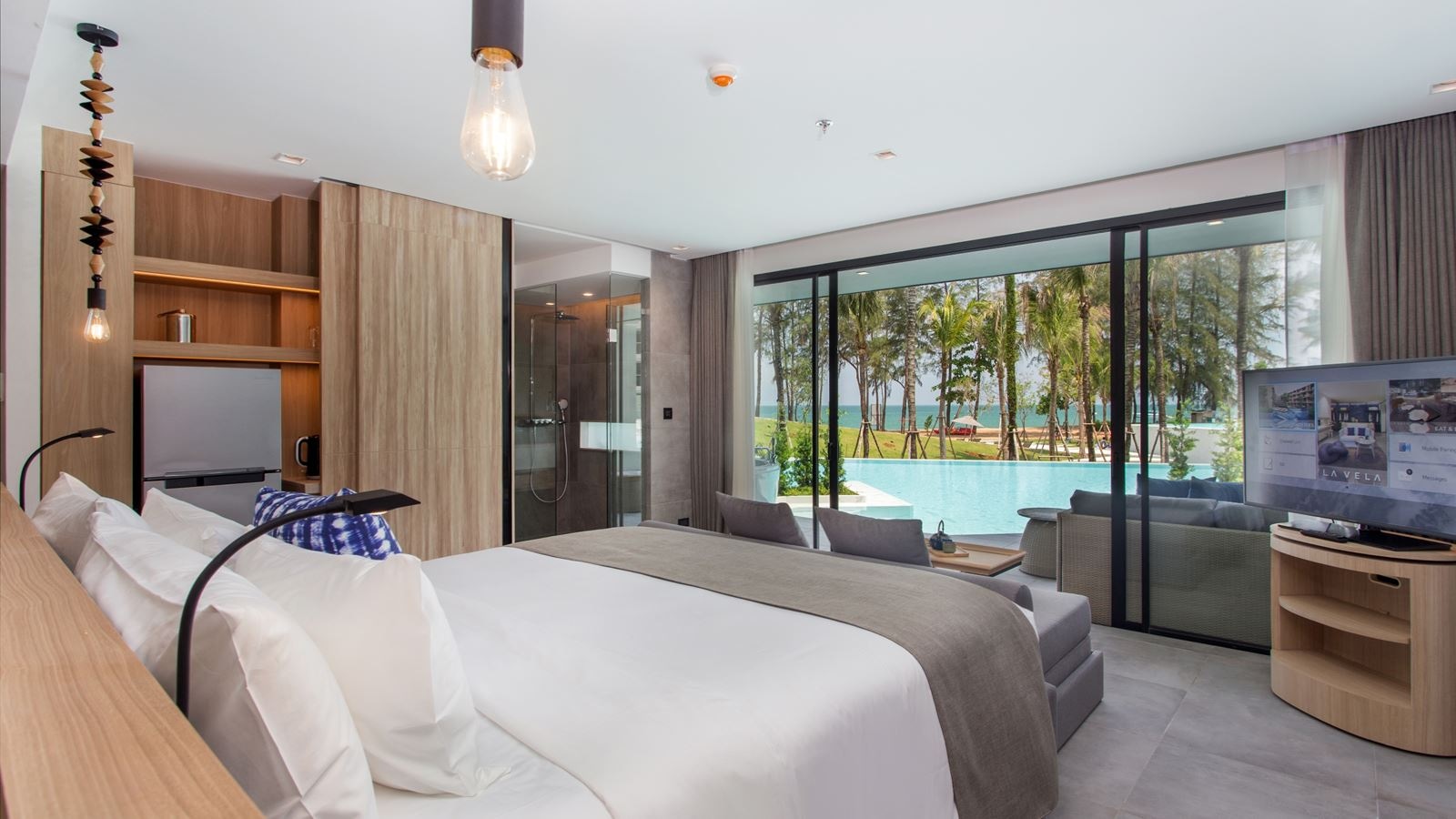 rooms-pool-access-grand