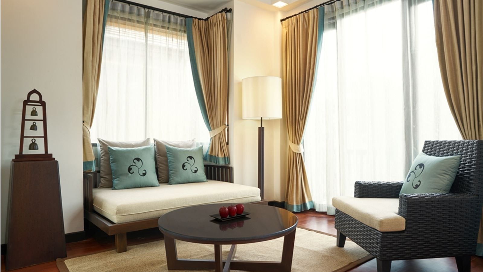 rooms-junior-suite-with-pool-view