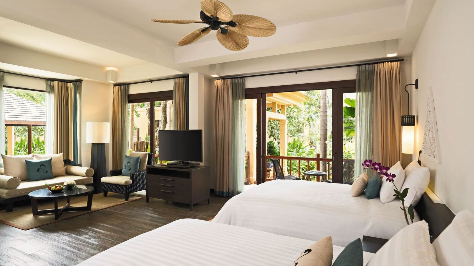 rooms-terrace-suite-with-lagoon-view