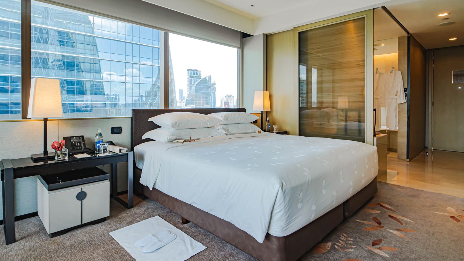 rooms-deluxe-corner-king