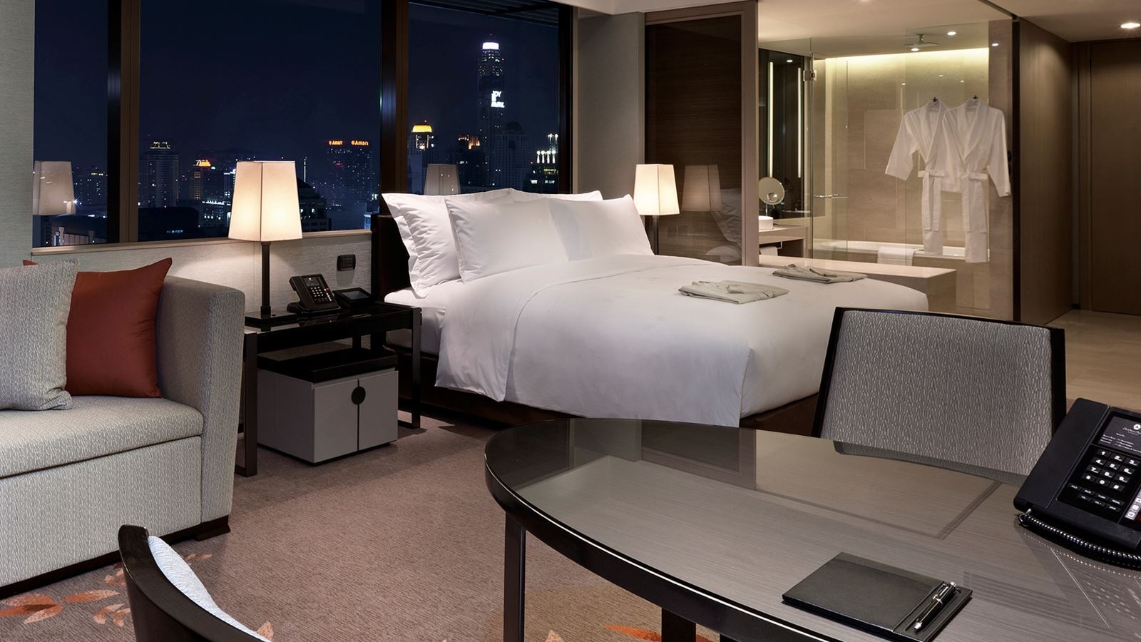 rooms-deluxe-corner-king