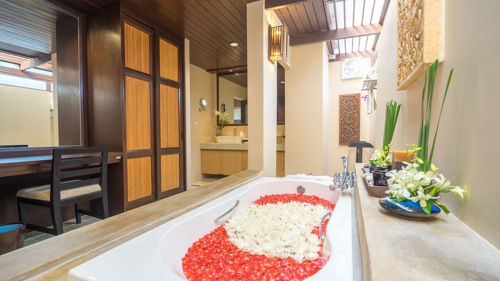 rooms-honeymoon-suite