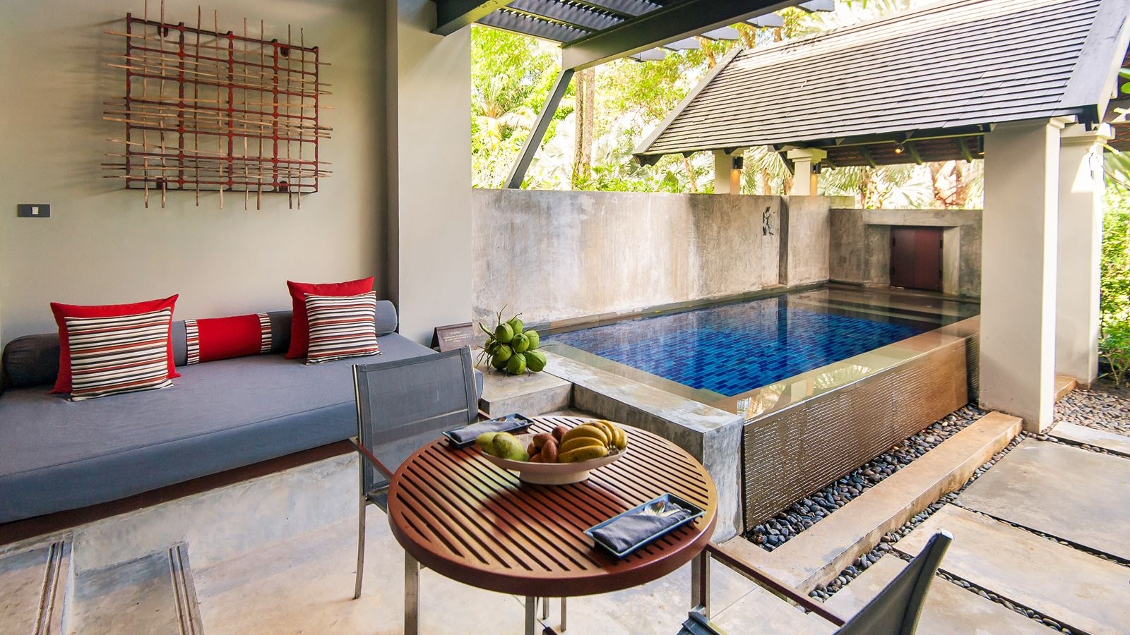rooms-private-pool-suite