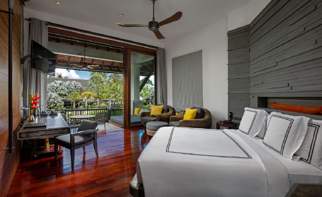 rooms-pearl-bed-suite