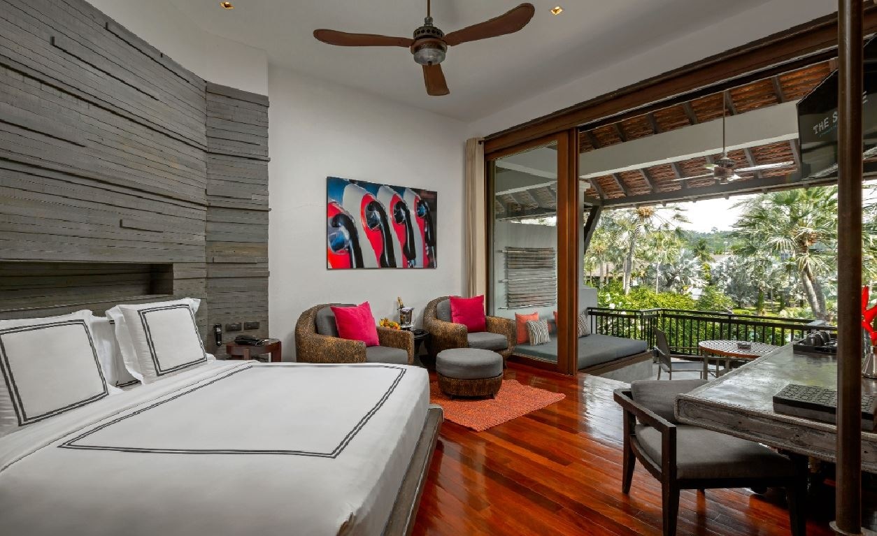 rooms-pearl-bed-suite