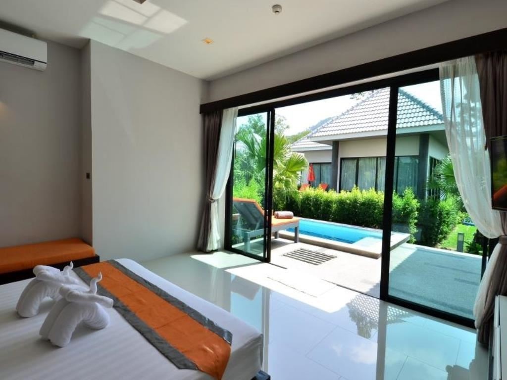 rooms-deluxe-suite-pool-villa