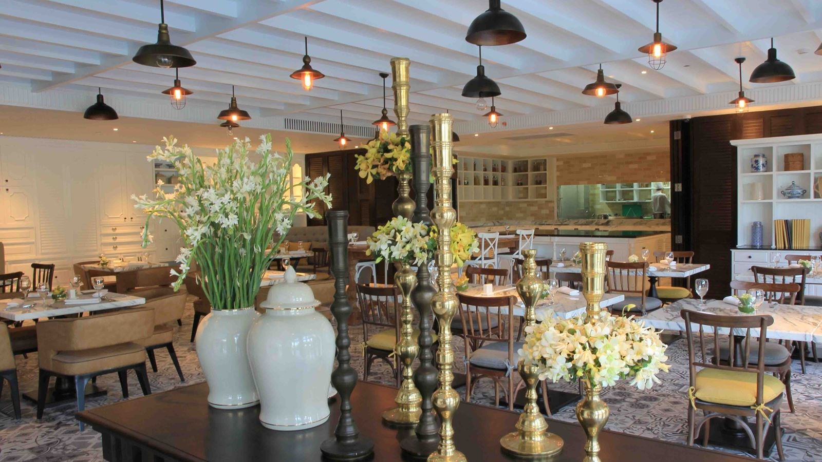 restaurants-le-colonial-restaurant