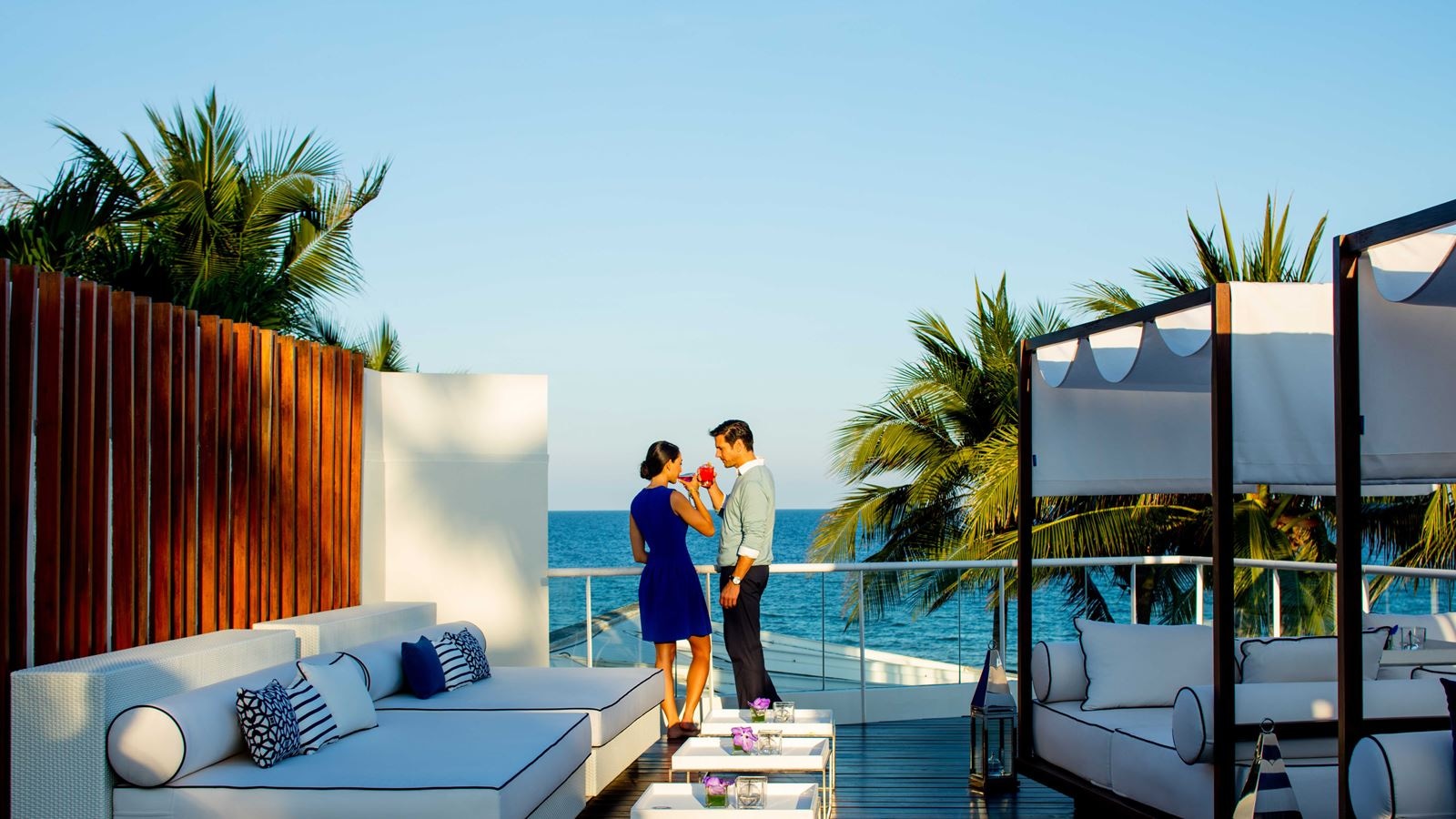 restaurants-azure-bar