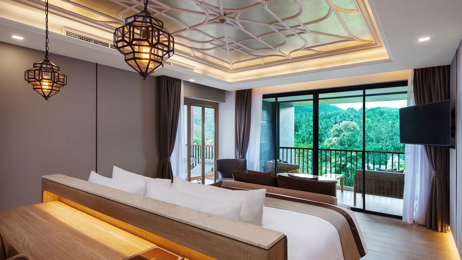 rooms-deluxe-suite-with-whirlpool-bath-mountain-view