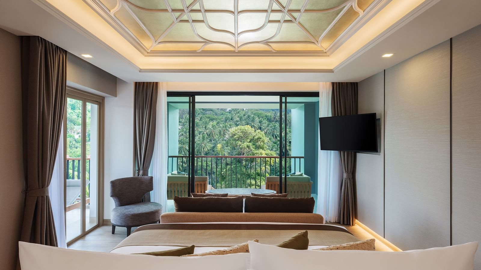 rooms-deluxe-suite-with-whirlpool-bath-mountain-view