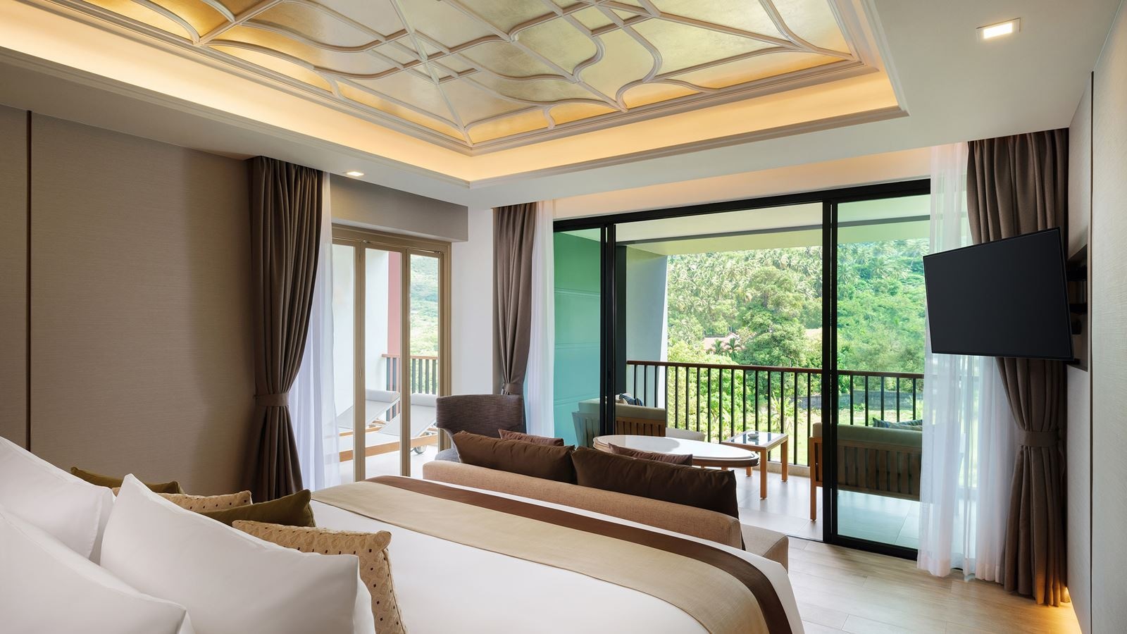 rooms-deluxe-suite-with-whirlpool-bath-mountain-view