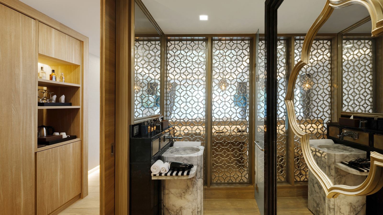 rooms-deluxe-suite-with-whirlpool-bath-mountain-view