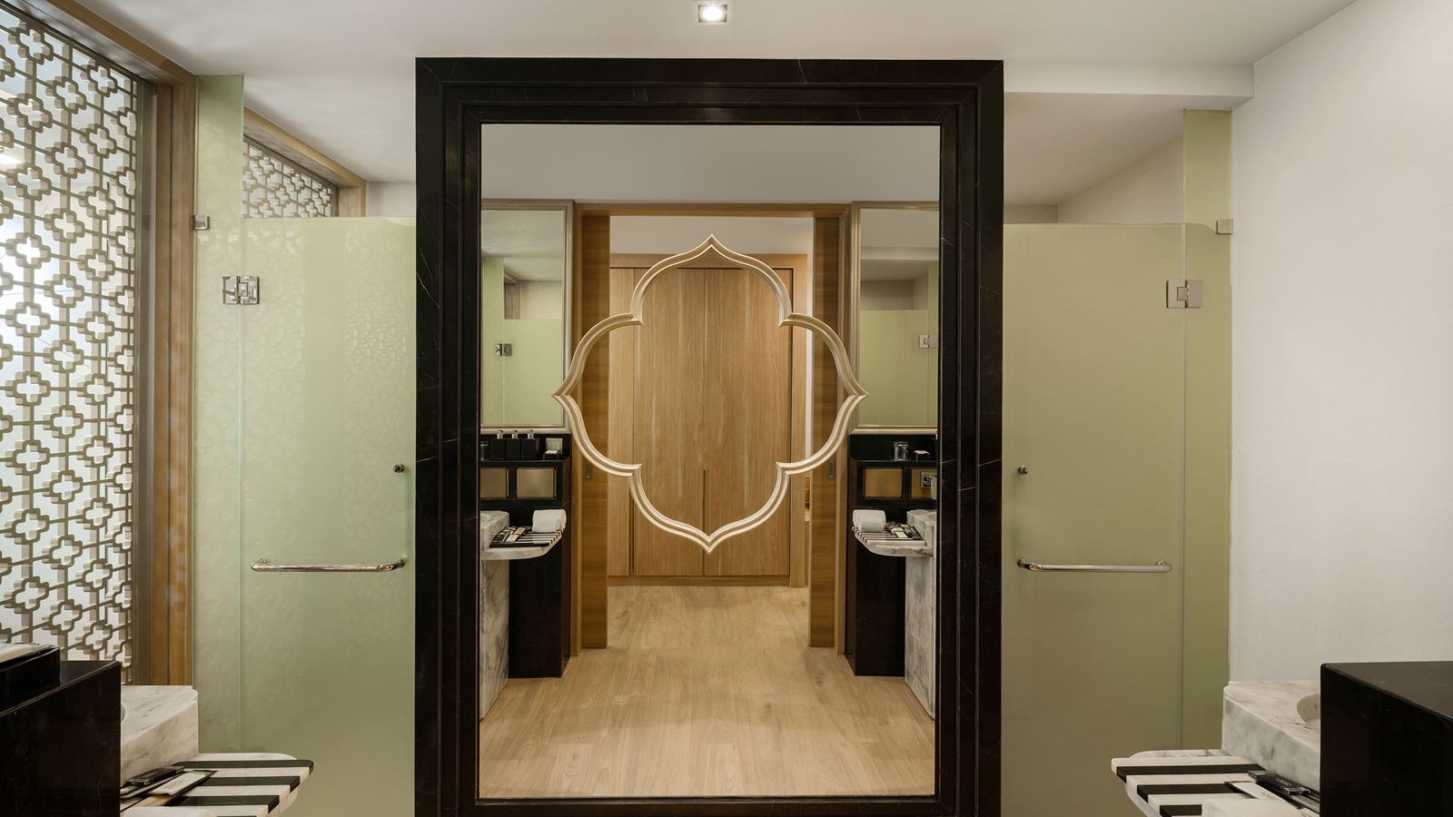 rooms-deluxe-suite-with-whirlpool-bath-mountain-view