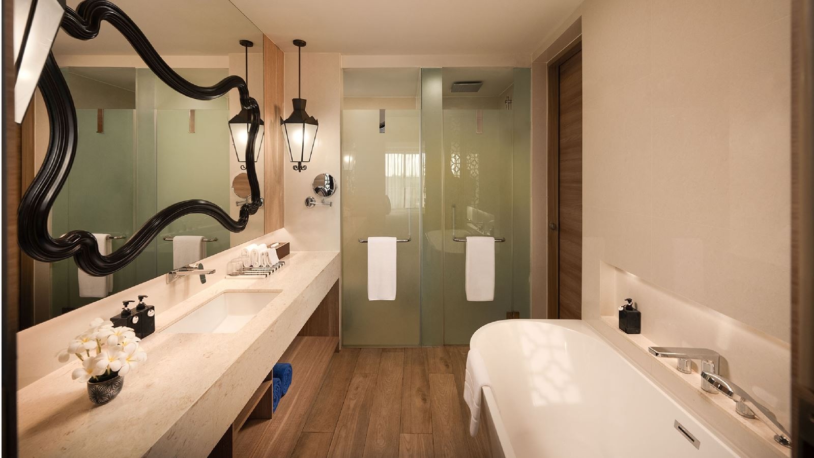 rooms-deluxe-pool-view