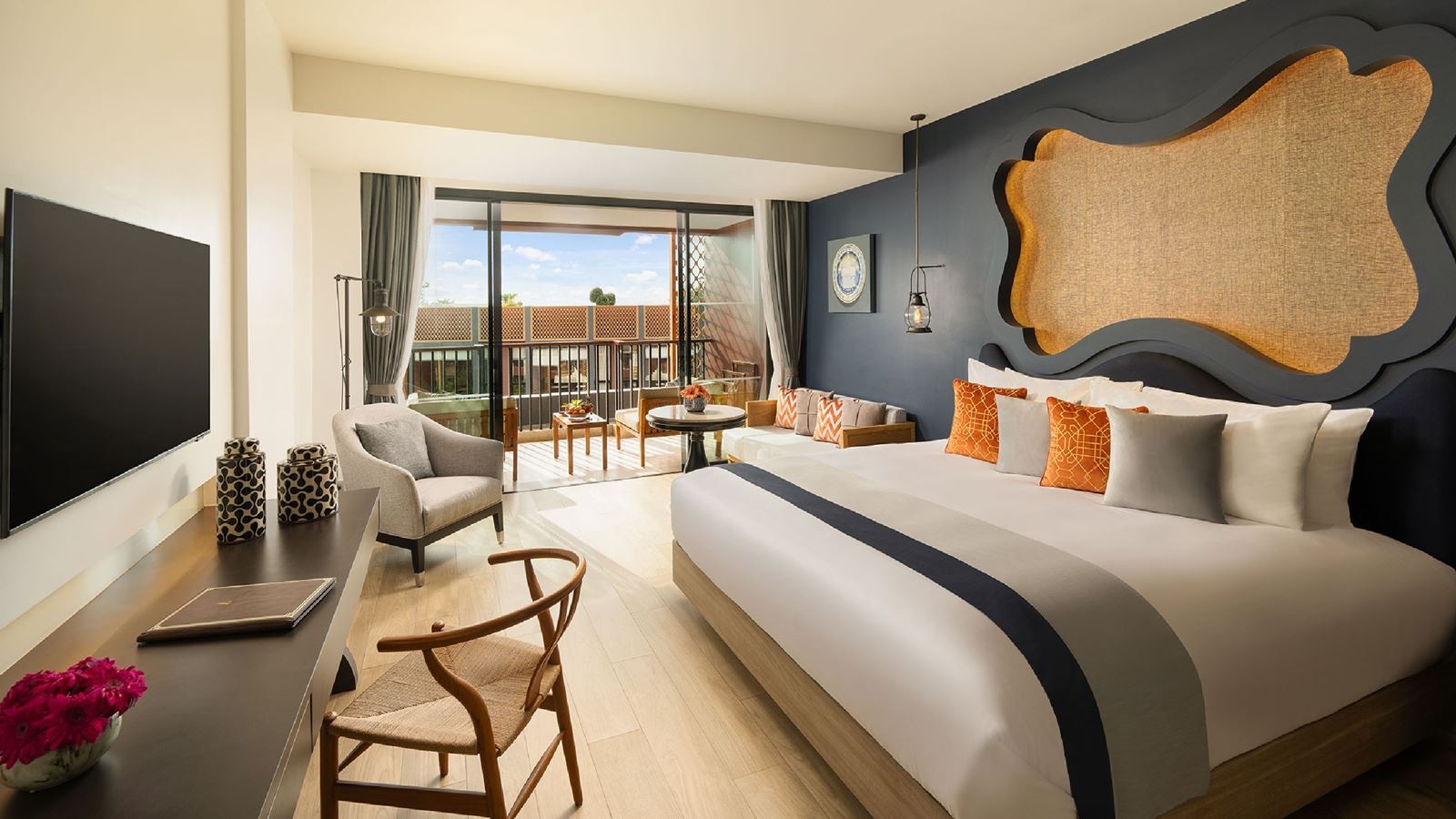 rooms-deluxe-pool-view