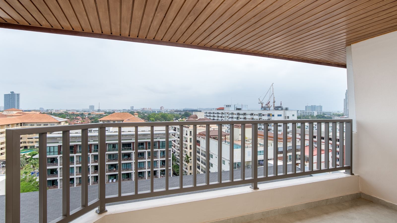 rooms-deluxe-city-view-room