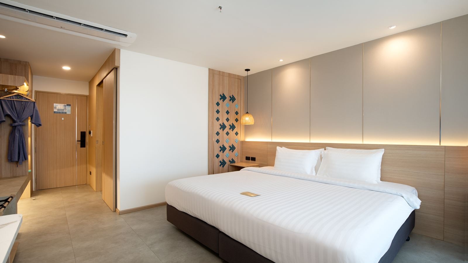 rooms-deluxe-city-view-room