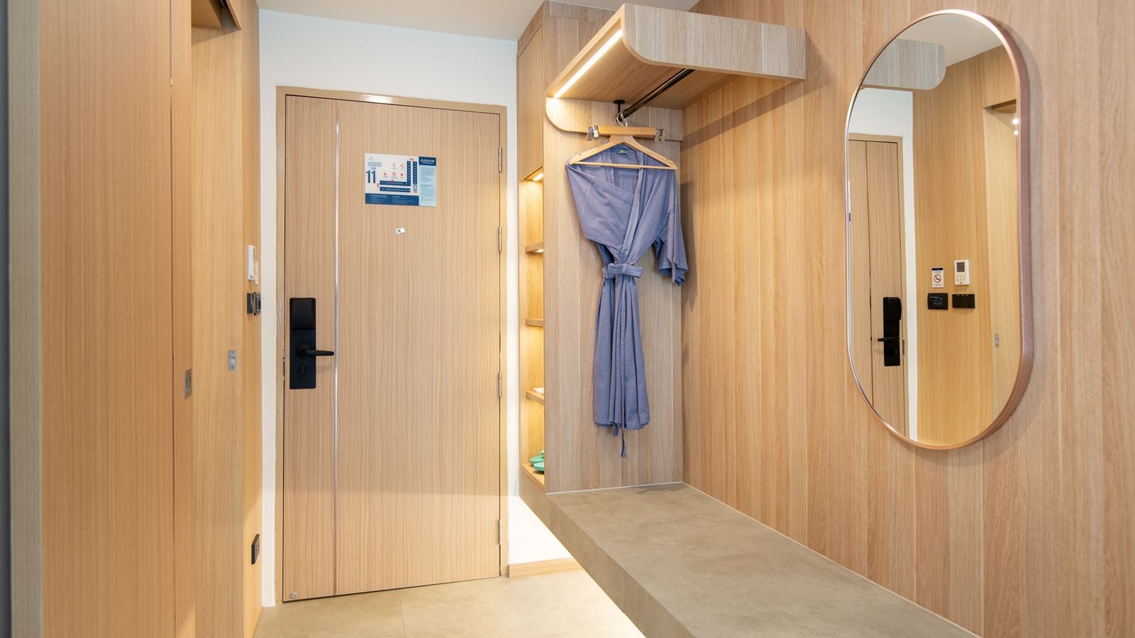 rooms-deluxe-city-view-room