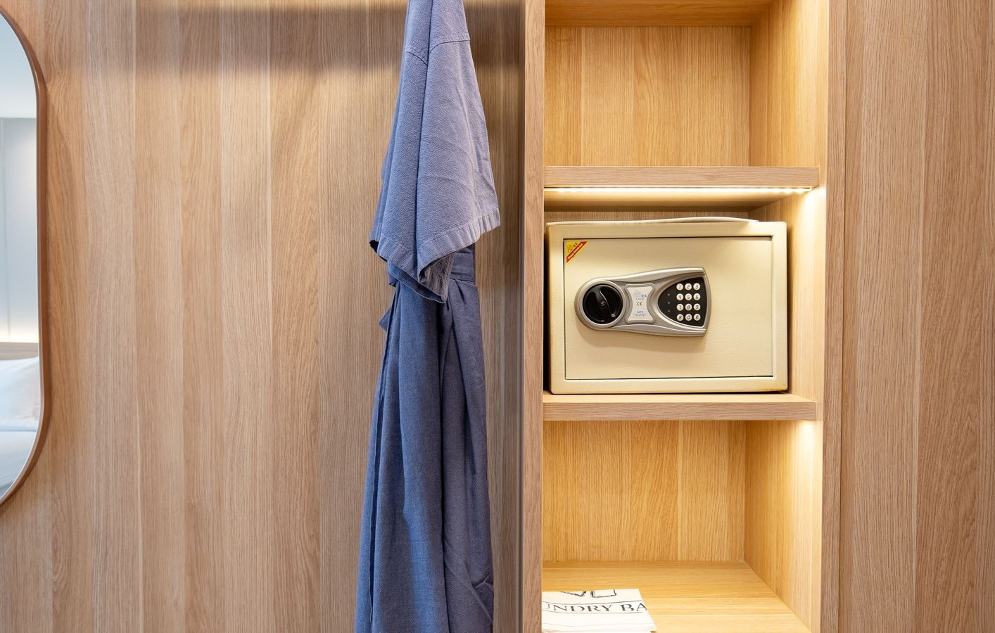 rooms-deluxe-pool-view-room