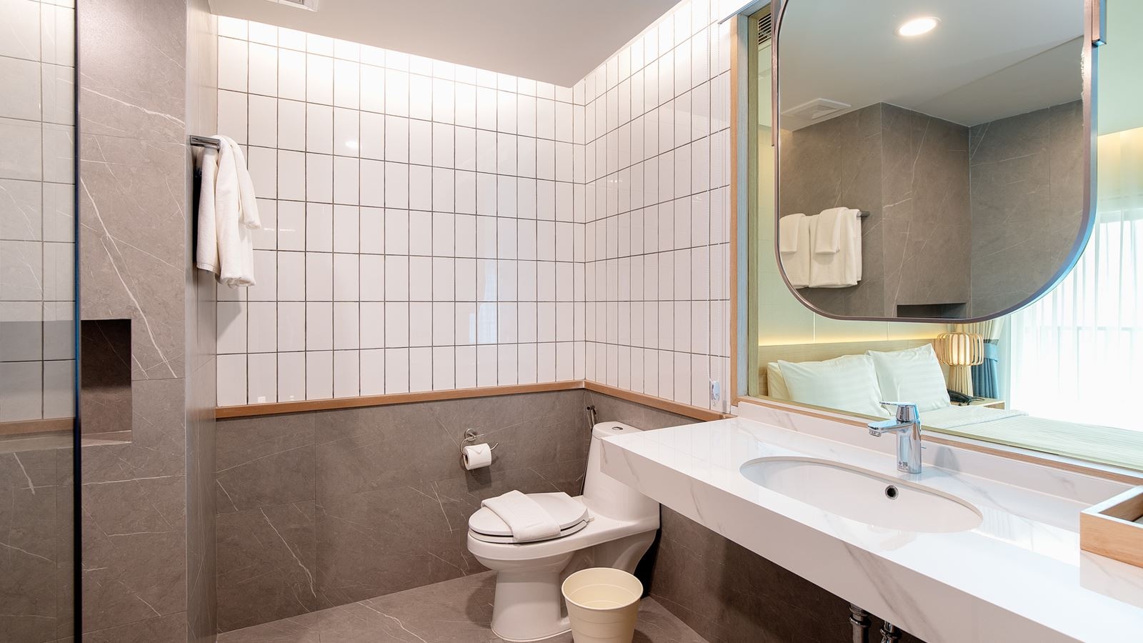 rooms-deluxe-corner-sea-view-room