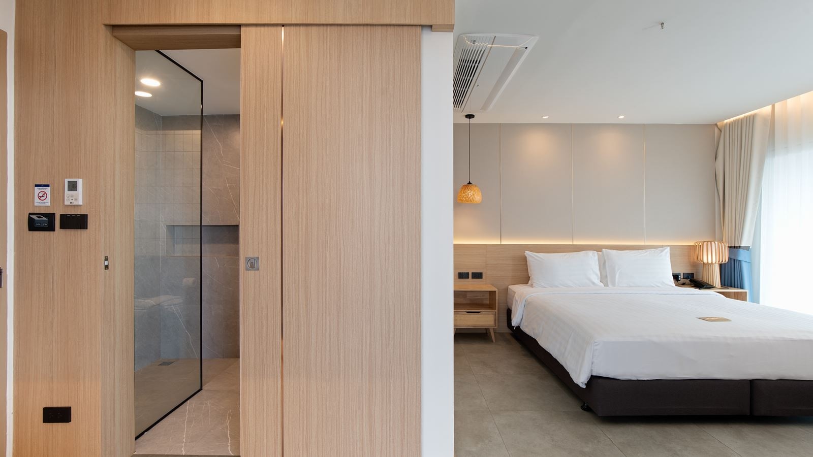 rooms-deluxe-corner-sea-view-room-without-extra-bed