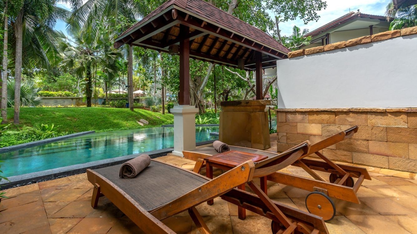 rooms-grande-premium-pool-access