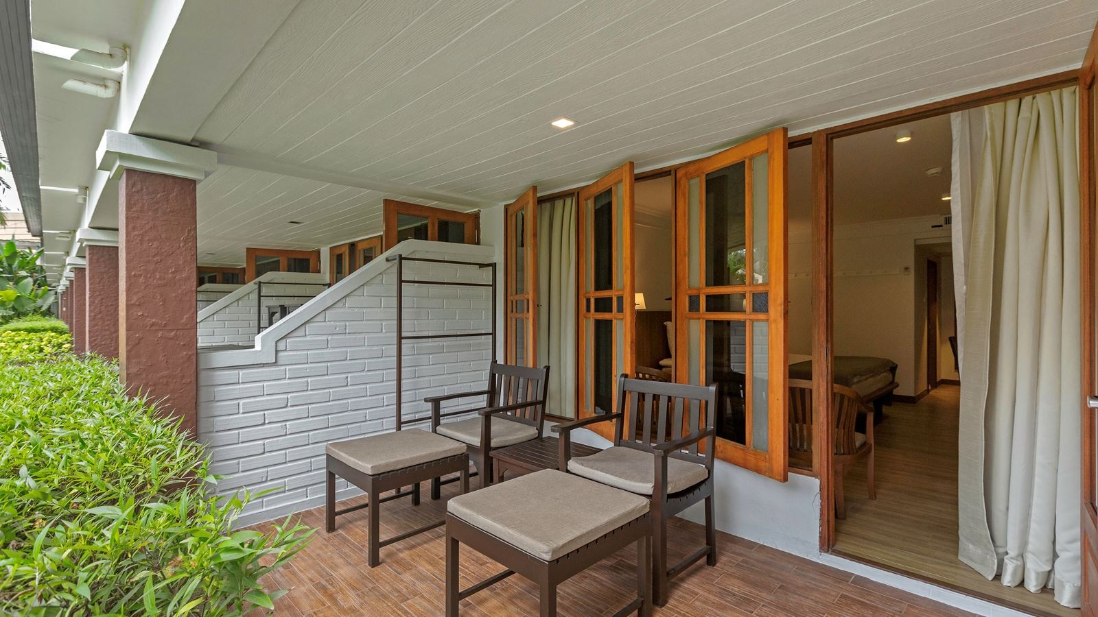 rooms-deluxe-ground-terrace