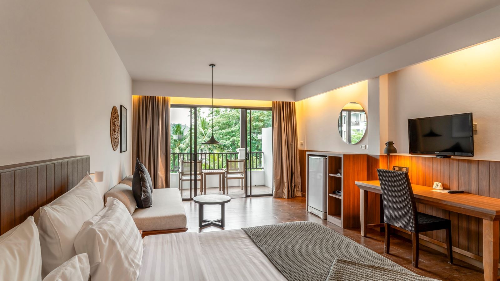 rooms-grand-deluxe-pool-view