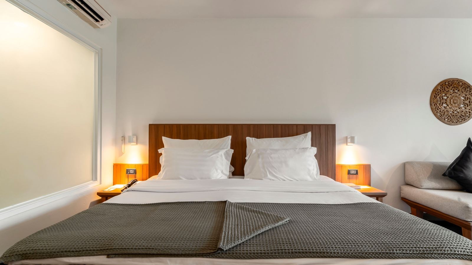 rooms-grand-deluxe-pool-view