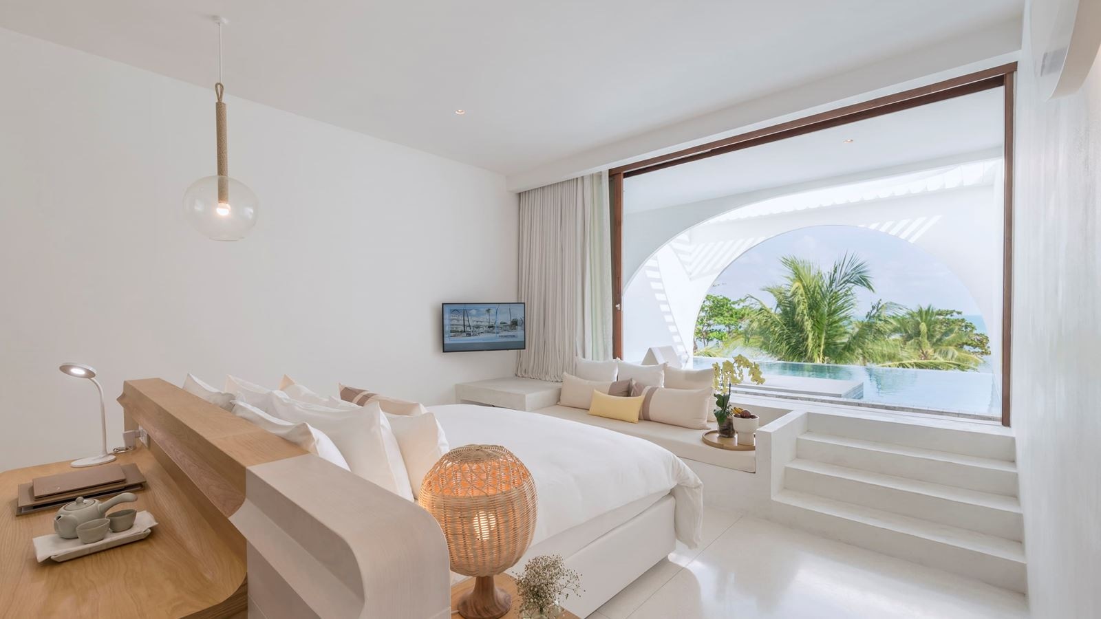 rooms-oceanfront-balcony-pool-suite