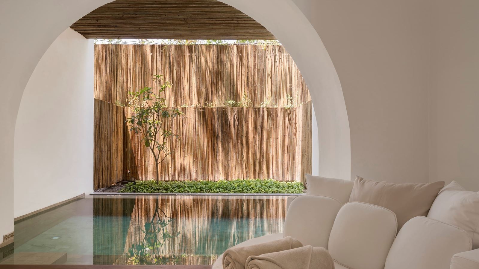 rooms-oceanfront-garden-pool-suite