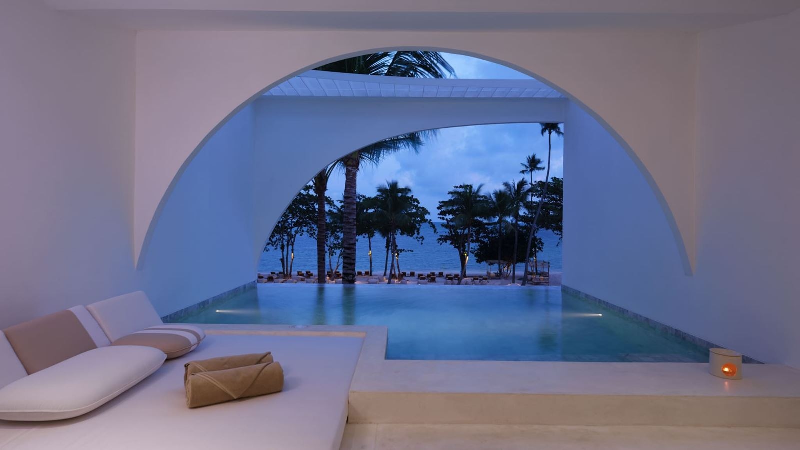 rooms-oceanfront-balcony-pool-suite