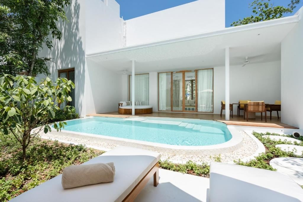 rooms-garden-two-bedroom-family--friends-grand-villa