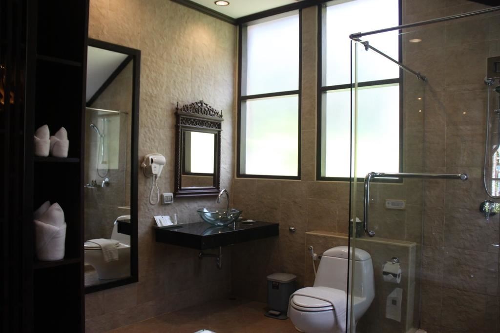 rooms-deluxe-jacuzzi